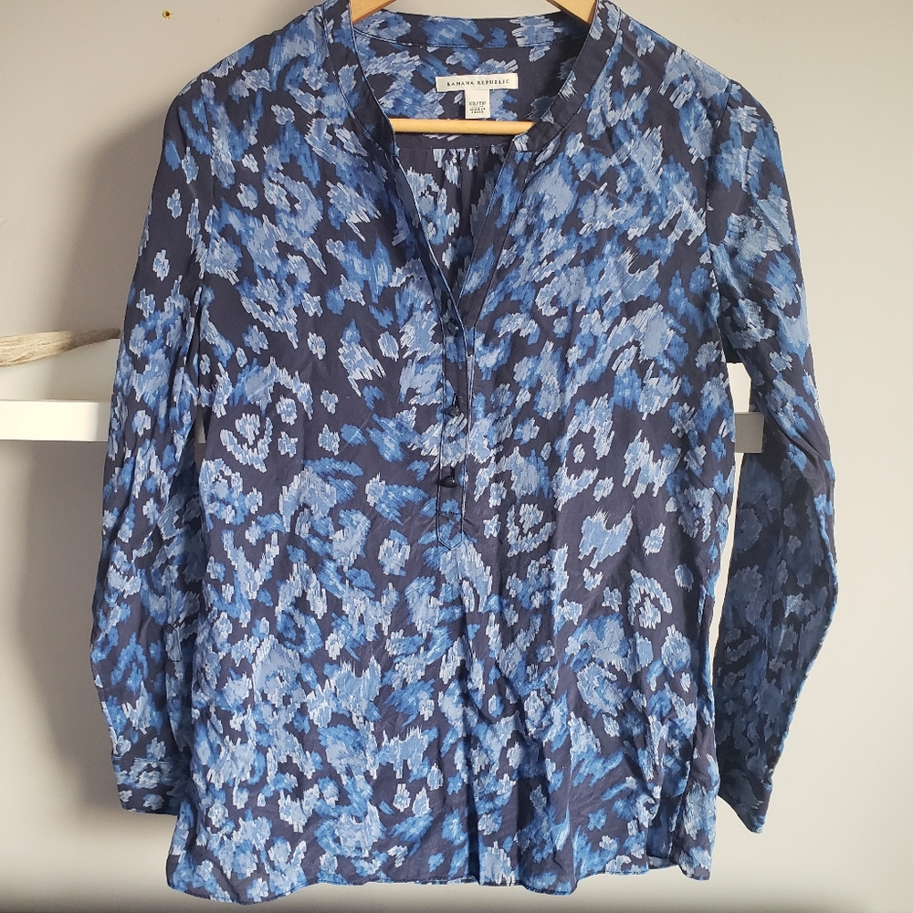 Banana Republic 100% Silk Longsleeve Blouse Blue Print Size XS